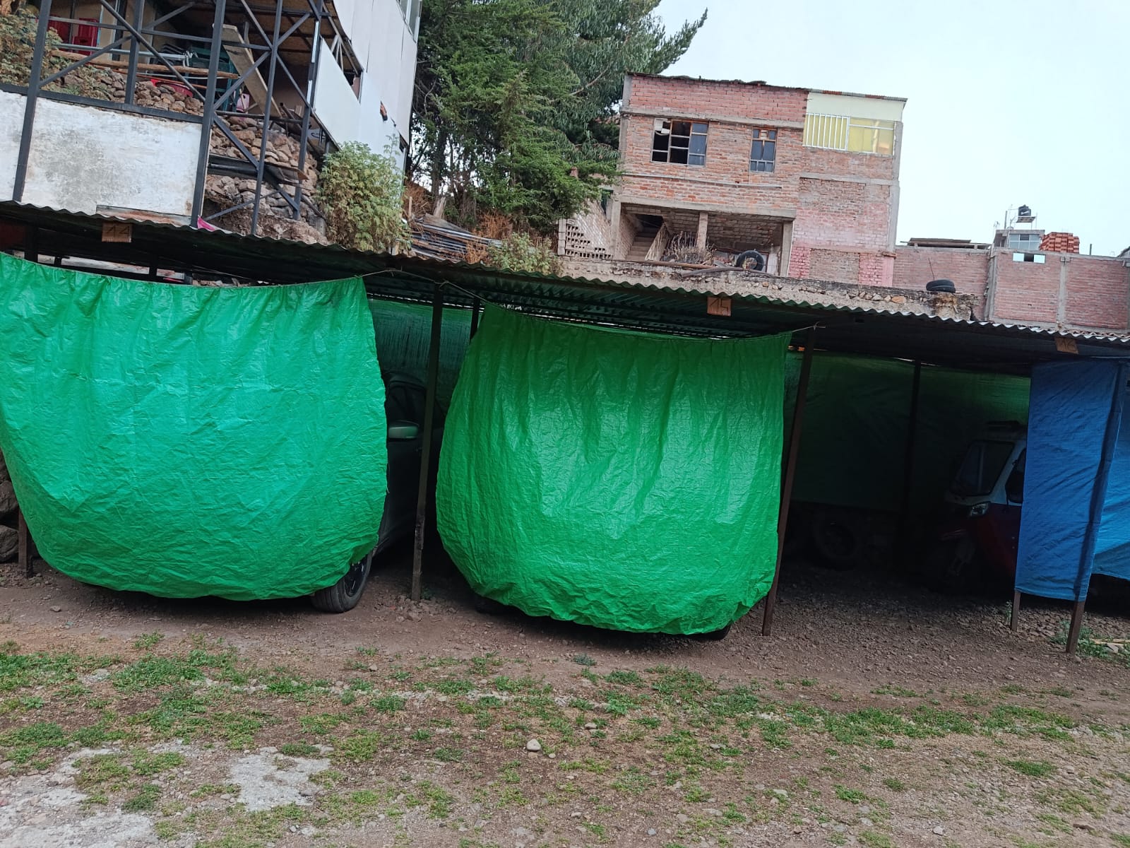 Cortinas perimétricas protectoras contra heladas y radiación solar en Huancavelica