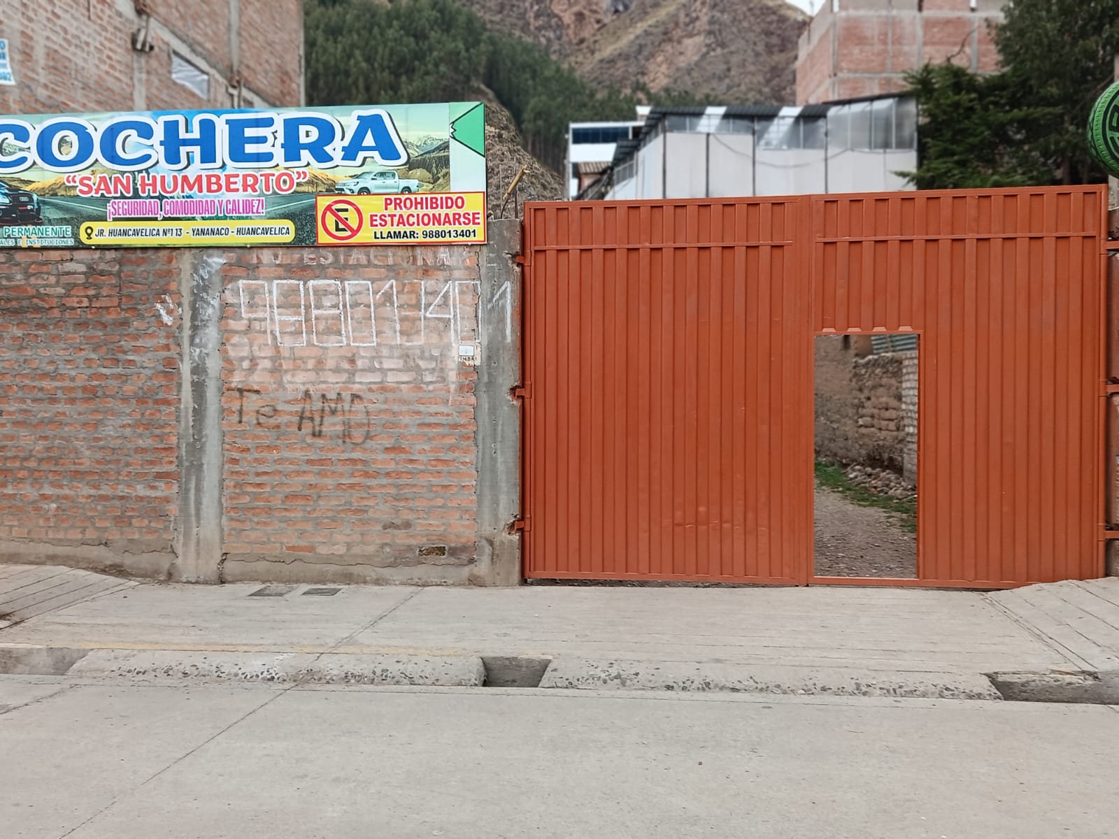Fachada exterior y letrero oficial de Garage Giraldez en Jr. Huancavelica Barrio Yananaco