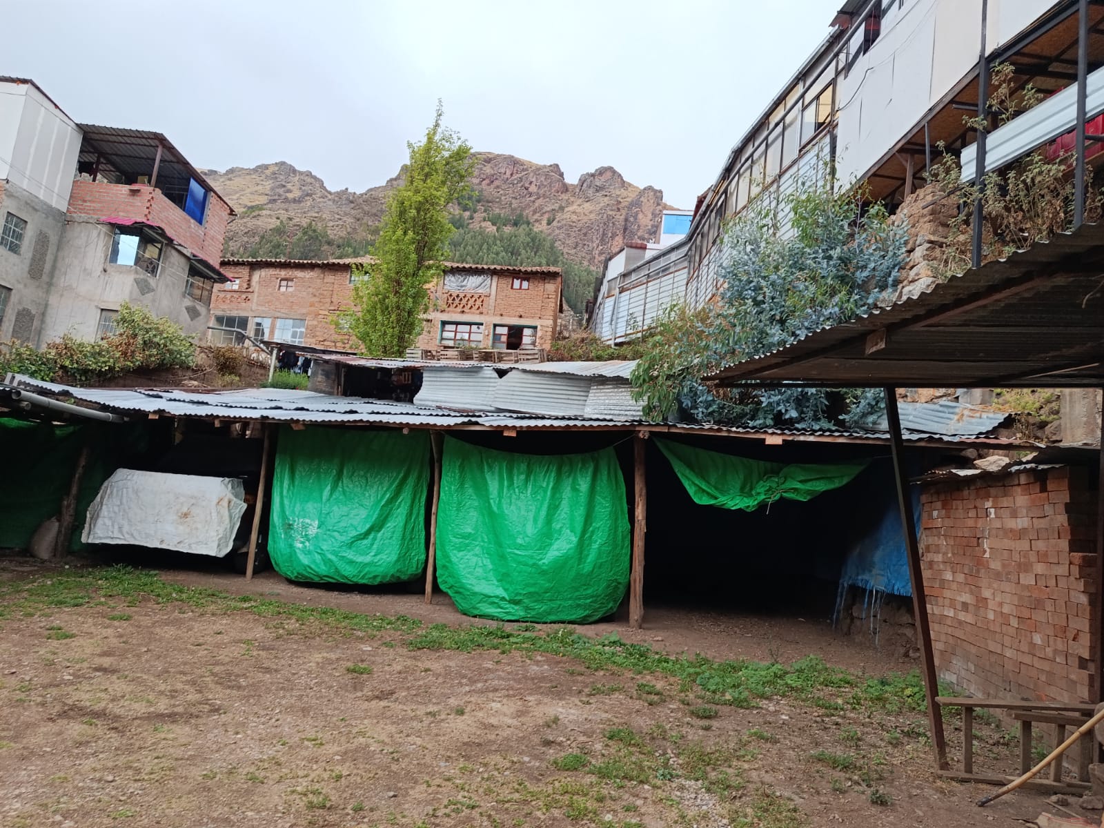 Vista panorámica de la cochera techada en Barrio Yananaco Huancavelica